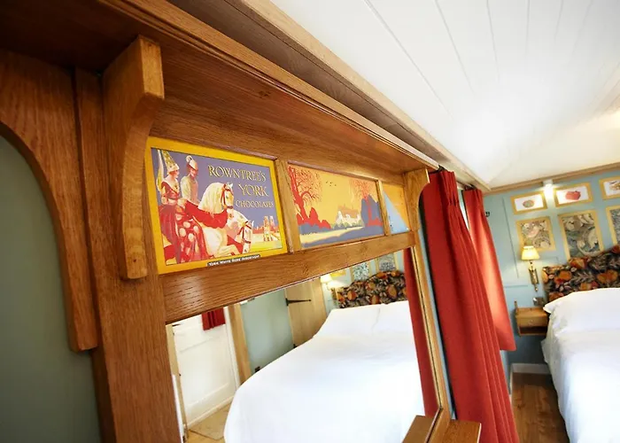 Hornington Manor Shepherds Huts Lodge *