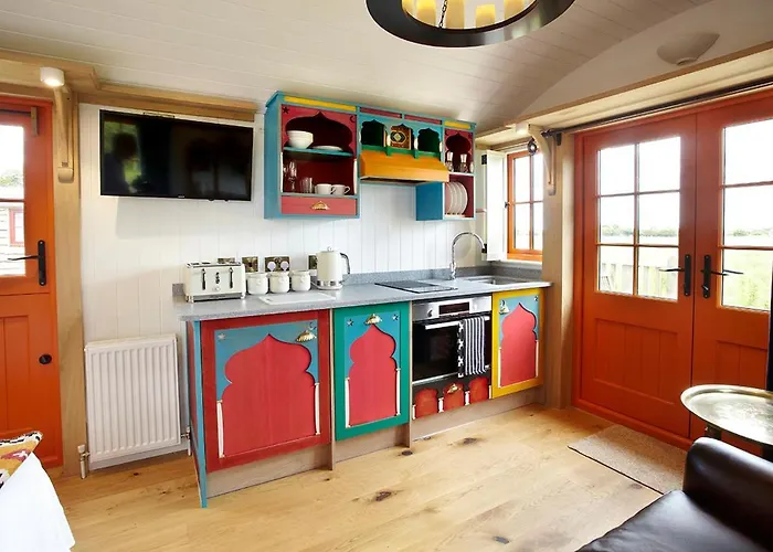 Hornington Manor Shepherds Huts Lodge *