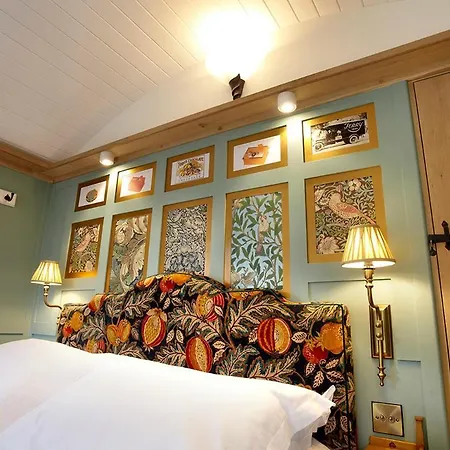 Orman Evi Hornington Manor Shepherds Huts