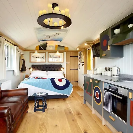 Hornington Manor Shepherds Huts Lodge