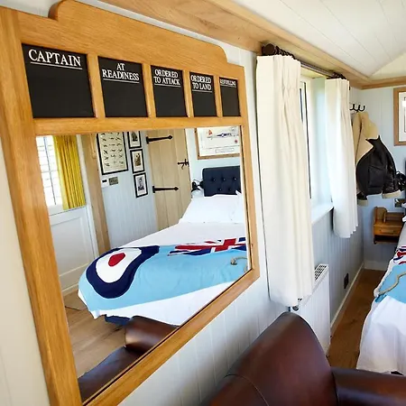 Hornington Manor Shepherds Huts Lodge