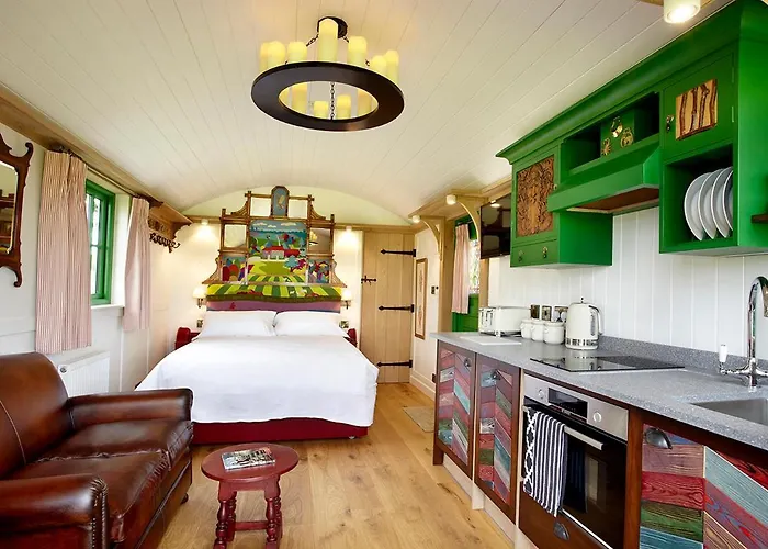 Hornington Manor Shepherds Huts ロッジ