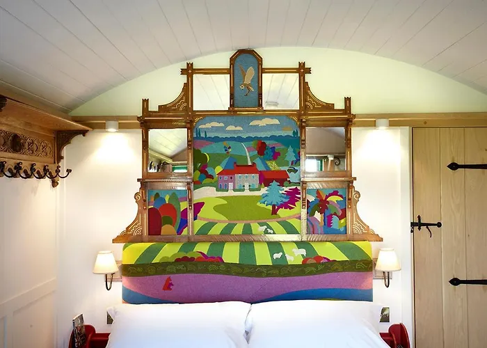 Hornington Manor Shepherds Huts ロッジ *