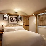 Деревянный коттедж Hornington Manor Shepherds Huts Йорк