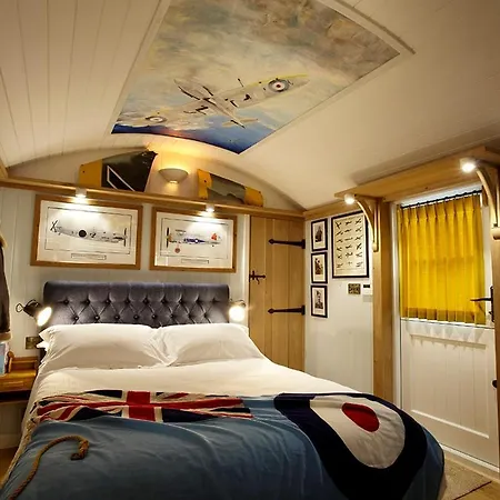 Hornington Manor Shepherds Huts