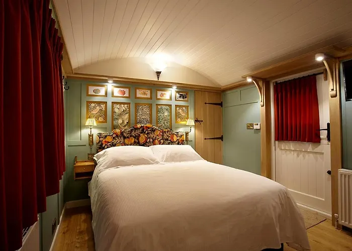 Hornington Manor Shepherds Huts Gerendaház *